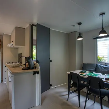 Mobil Home, Animaux Admis - 10 Pers. - Api-1-52-2466 *