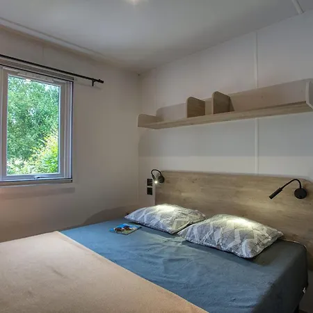 Mobil Home, Animaux Admis - 10 Pers. - Api-1-52-2466 *